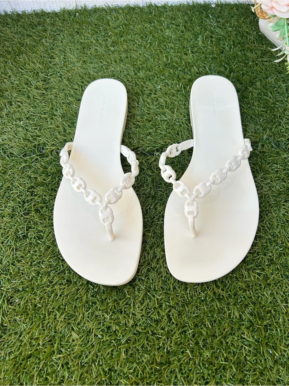 Tory Burch GEMINI LINK JELLY FLIP-FLOP $125 women size 8 gently used  White